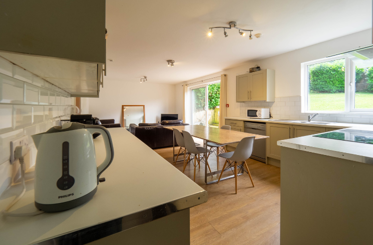Dashwood Avenue, High Wycombe, Buckinghamshire photo 4