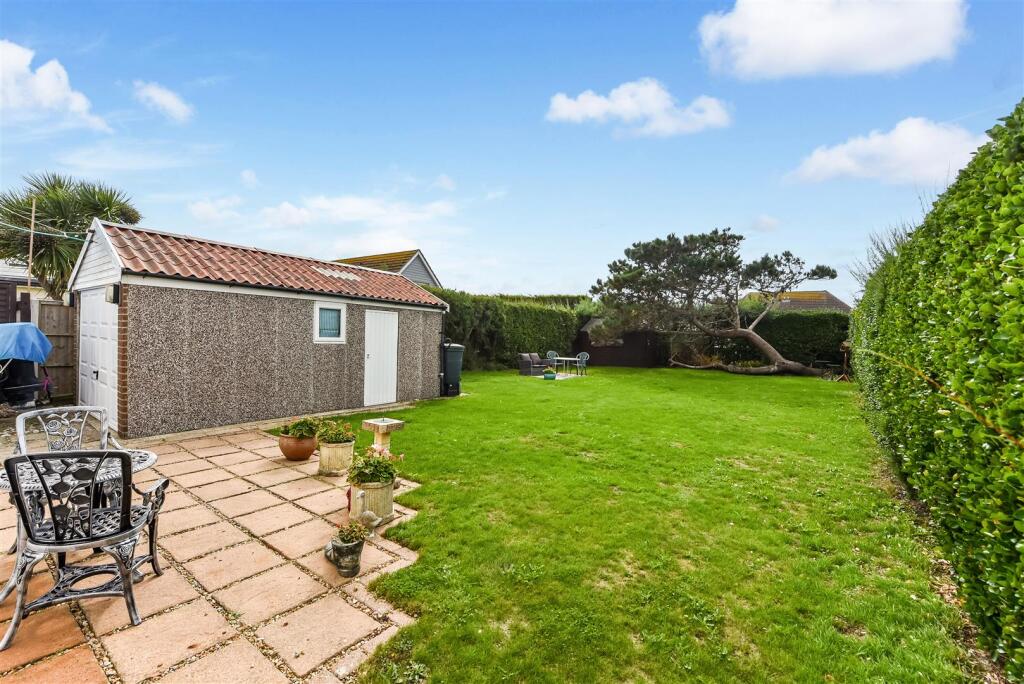 Farm Road, Bracklesham Bay, Chichester photo 4