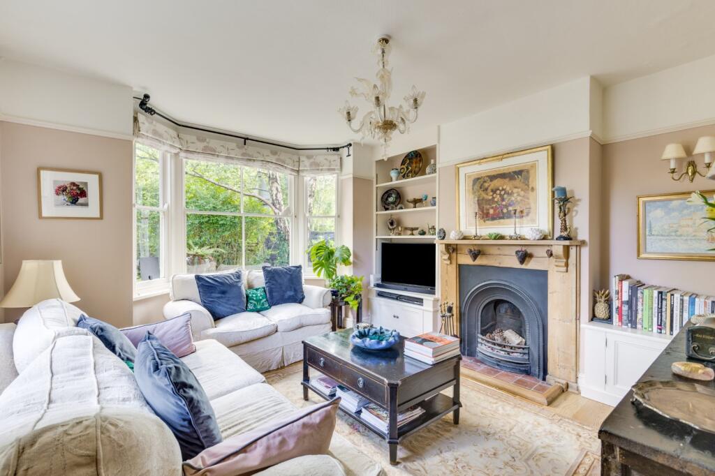 House in Knebworth - More