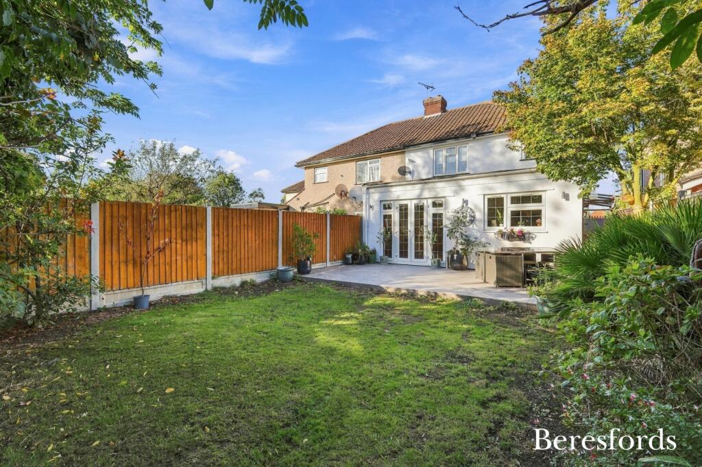 House in London, Collier Row - View 5