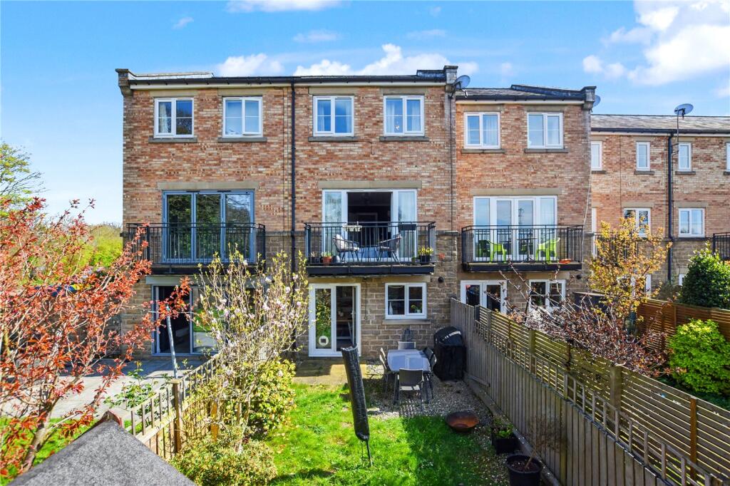 4-bed house on Baxendale Drive, Leeds, West Yorkshire, £360,000