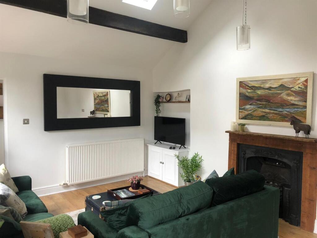 House in Huddersfield - View 5