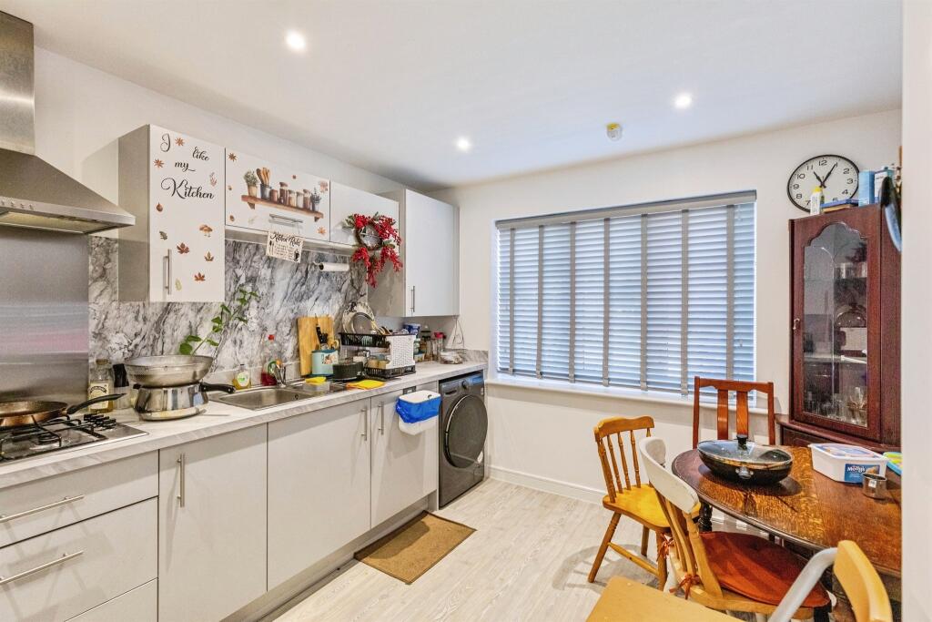 House in Kettering, Hanwood Park - View 2