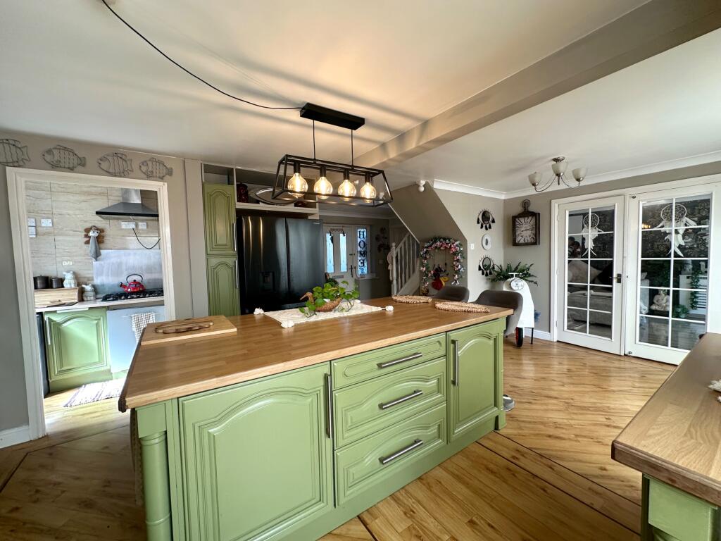 House in Sandwell, West Midlands - More