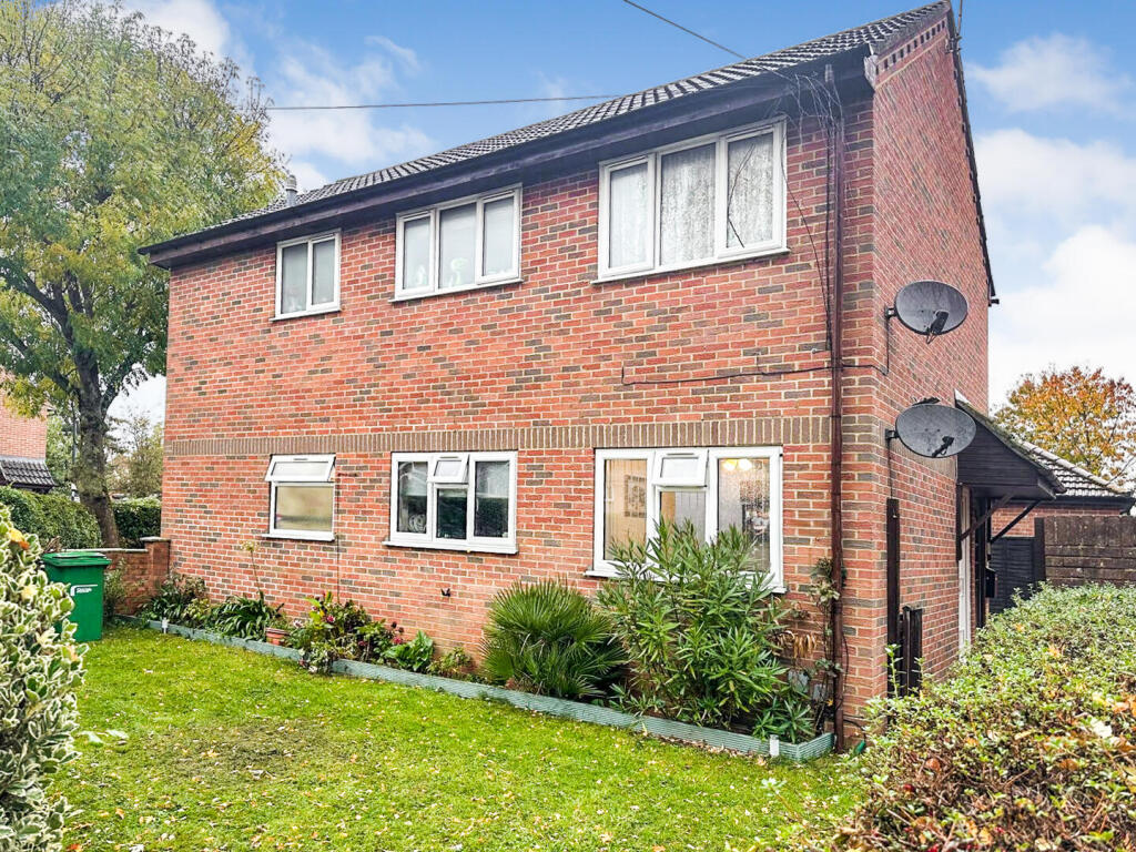 Knolton Way, Slough photo 2