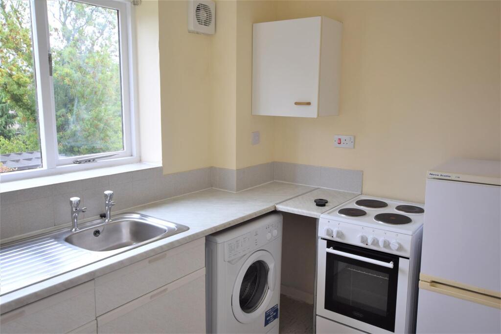 Apartment in Watford - View 3
