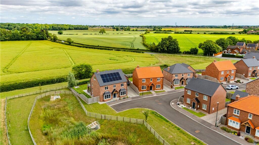 4-bed house on Aspen Drive, Barnoldby-Le-Beck, DN37, £415,000