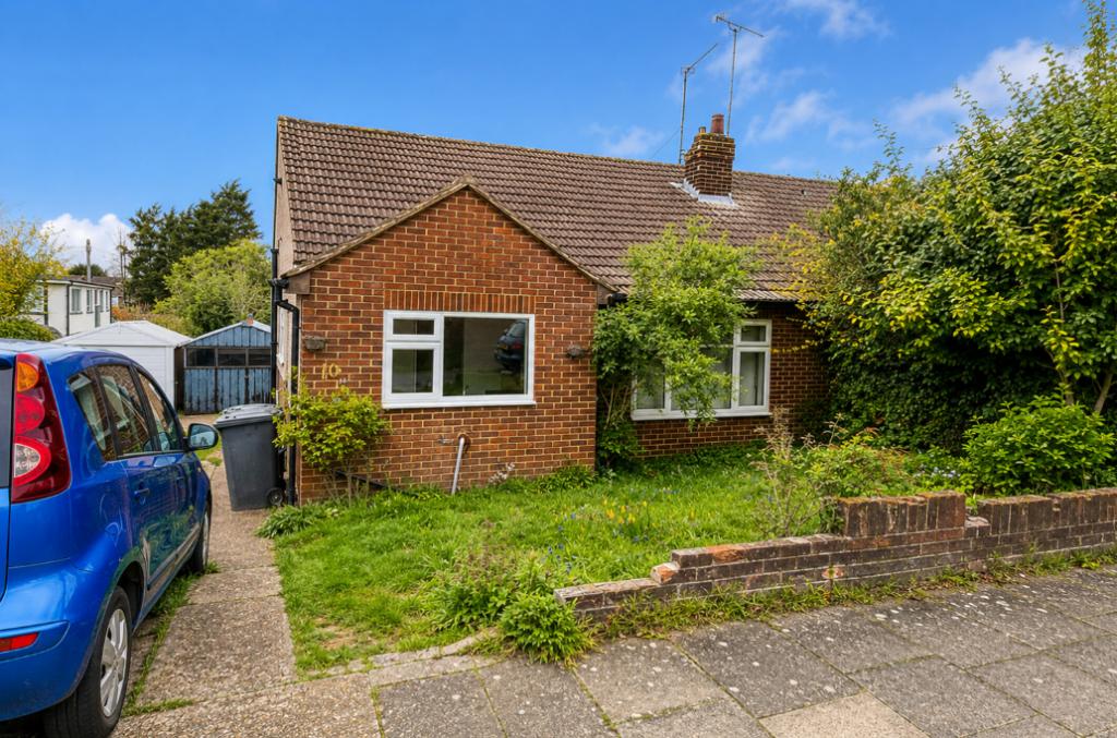 Main image of property: The Crest, Luton, Bedfordshire, LU3
