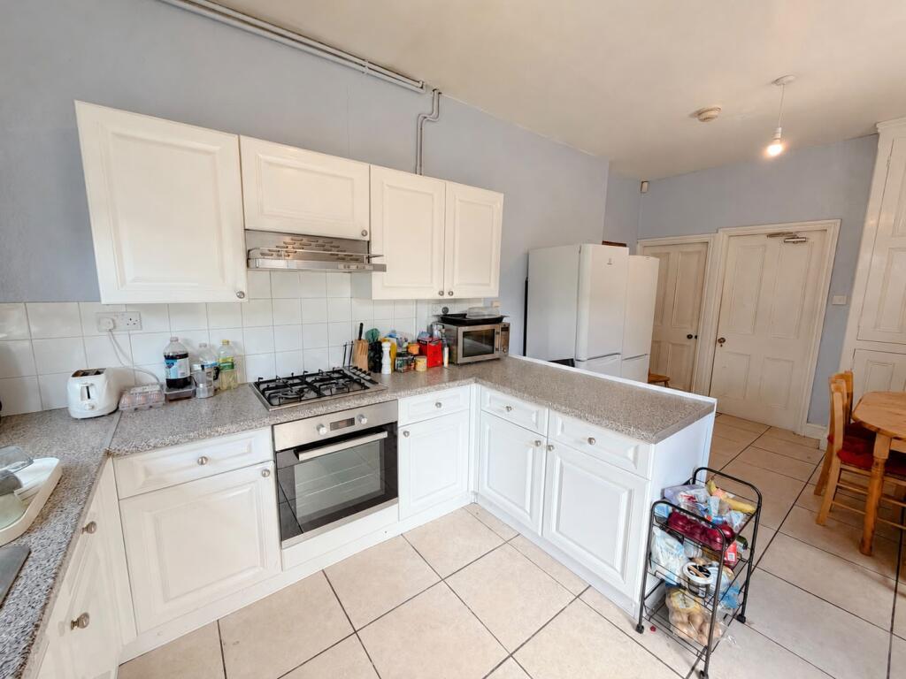 House in Nottingham, Hyson Green - View 3