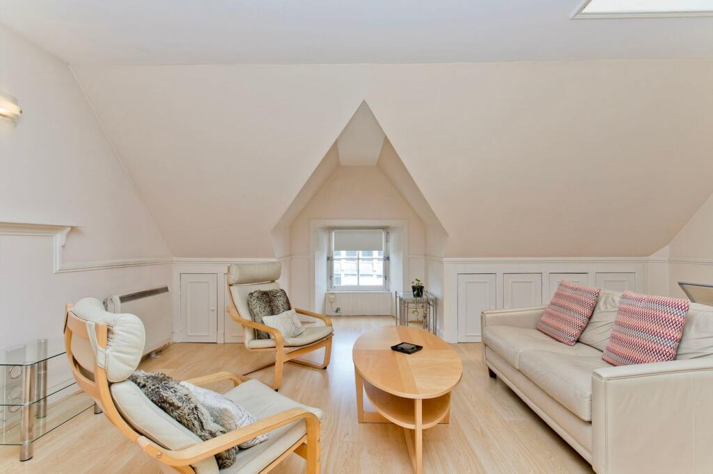 Apartment in Edinburgh, Tollcross - View 2
