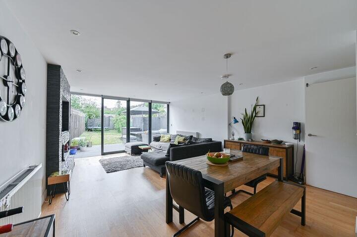 House in London, Collier's Wood - View 5