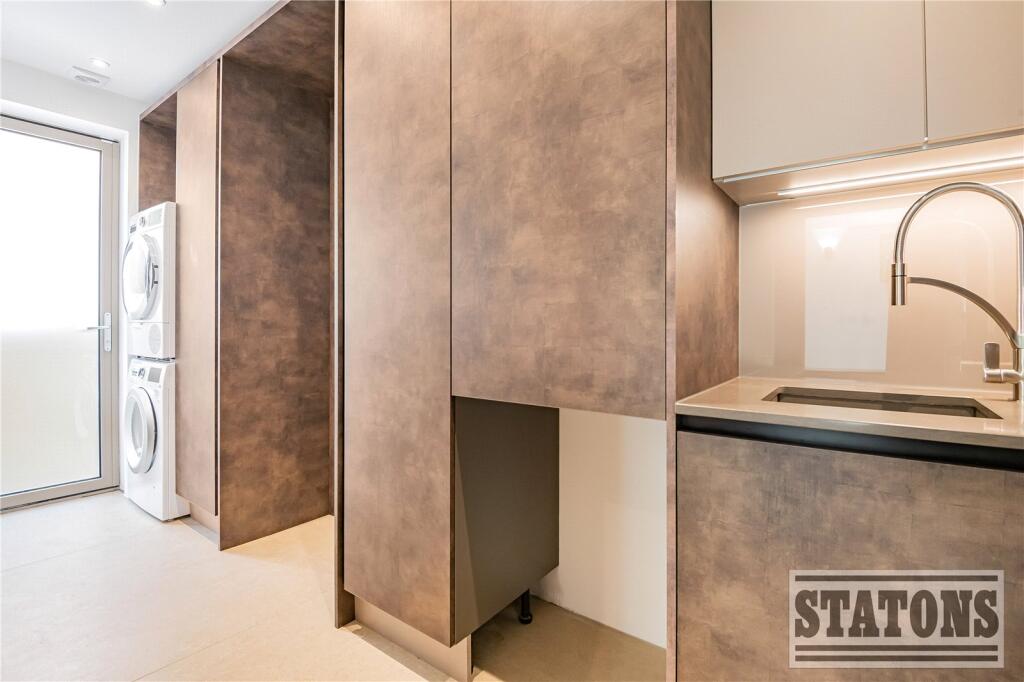 House in Potters Bar, Hertfordshire - View 6