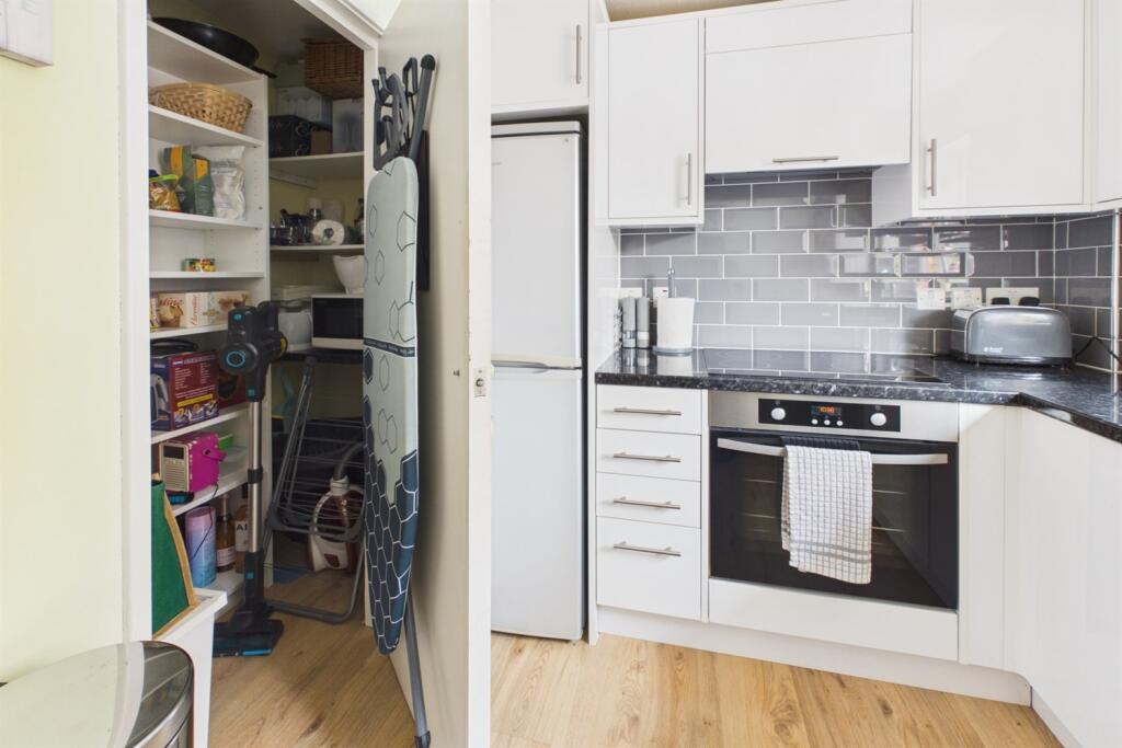 Apartment in London - More