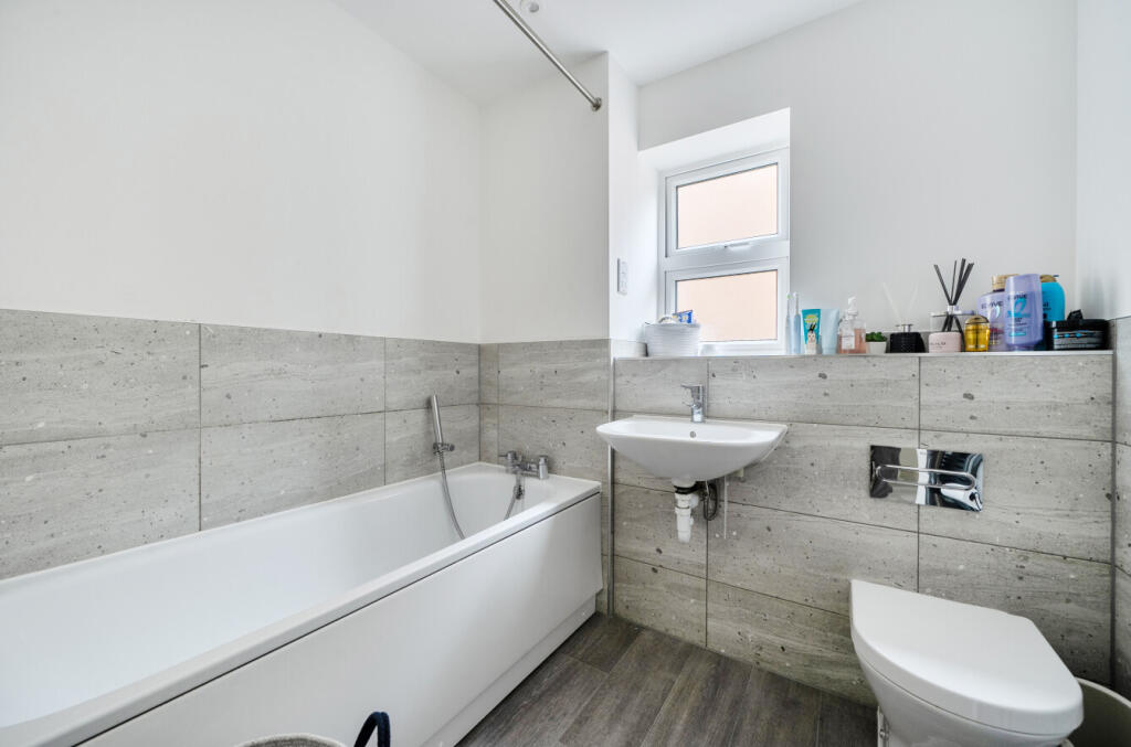 House in Wokingham - View 5