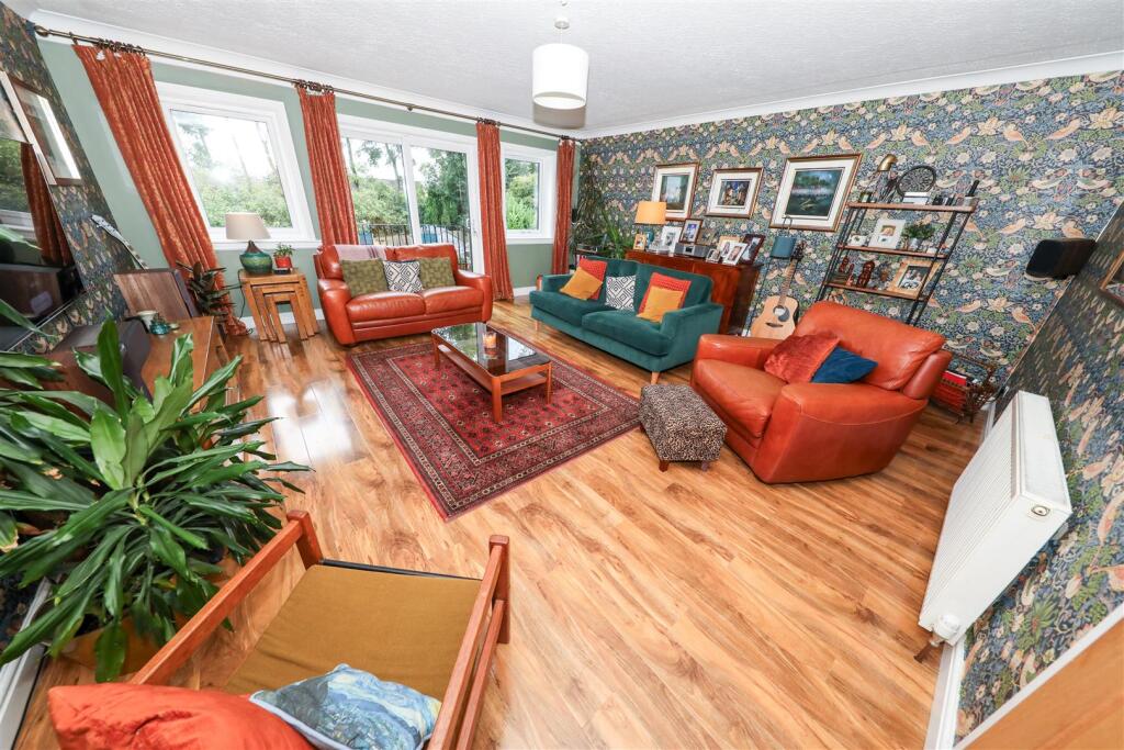 House in Glenrothes, Collydean - More