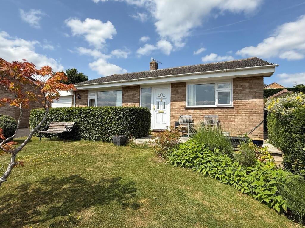 2-bed bungalow on Glynfield Rise, Ebley, Stroud, £355,000