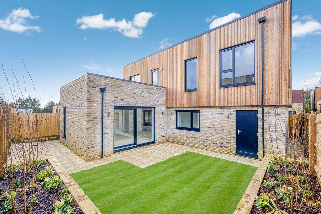 Additional image 7 of READY NOW - Contemporary 4-bedroom detached property with garage.