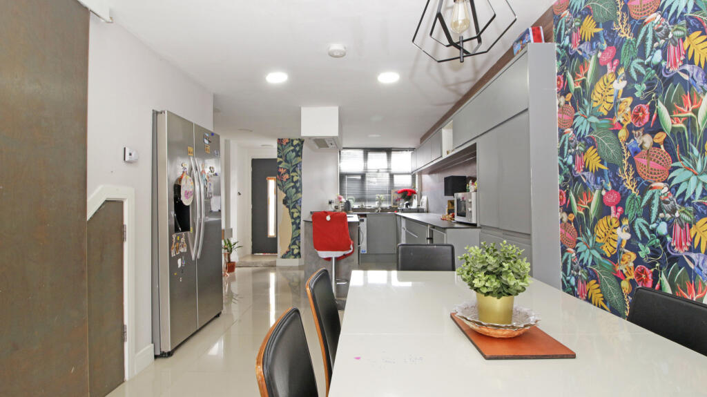 House in London - View 5