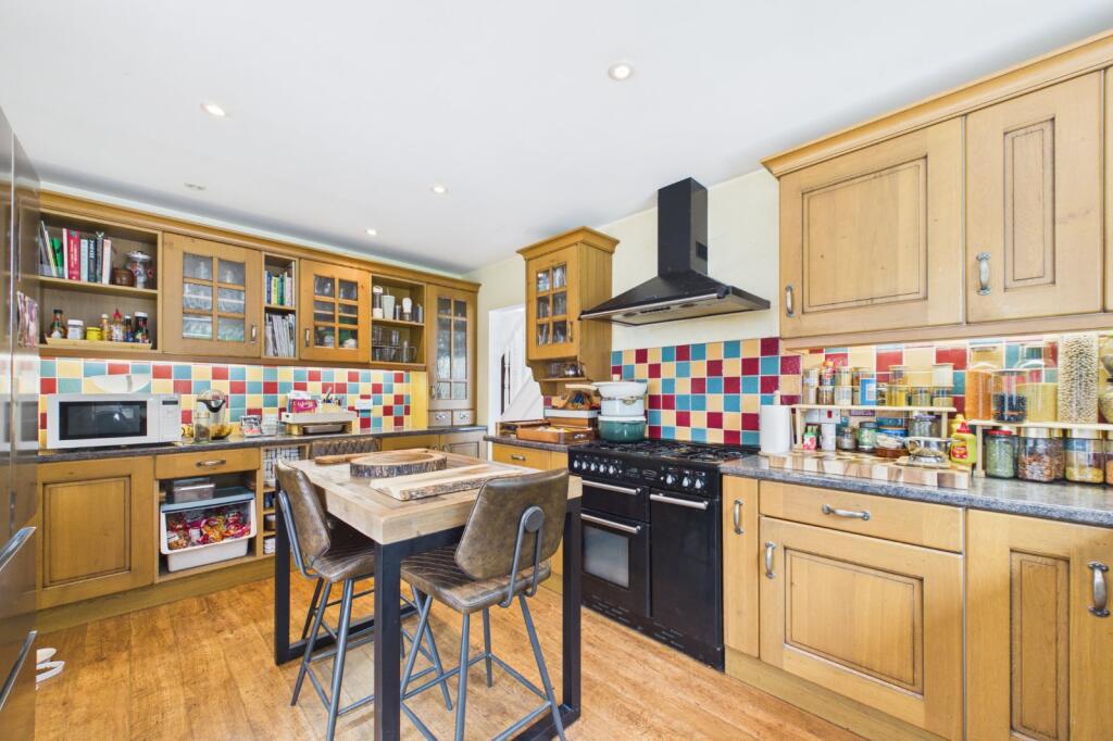 House in Wokingham, Emmbrook - View 5