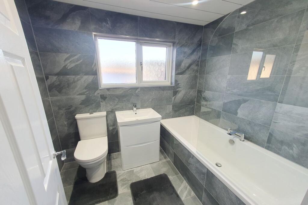 House in Polmont, Falkirk - View 6