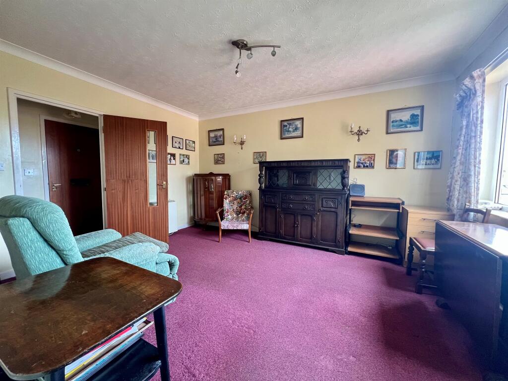 Apartment in Cardiff, Llanishen - View 2