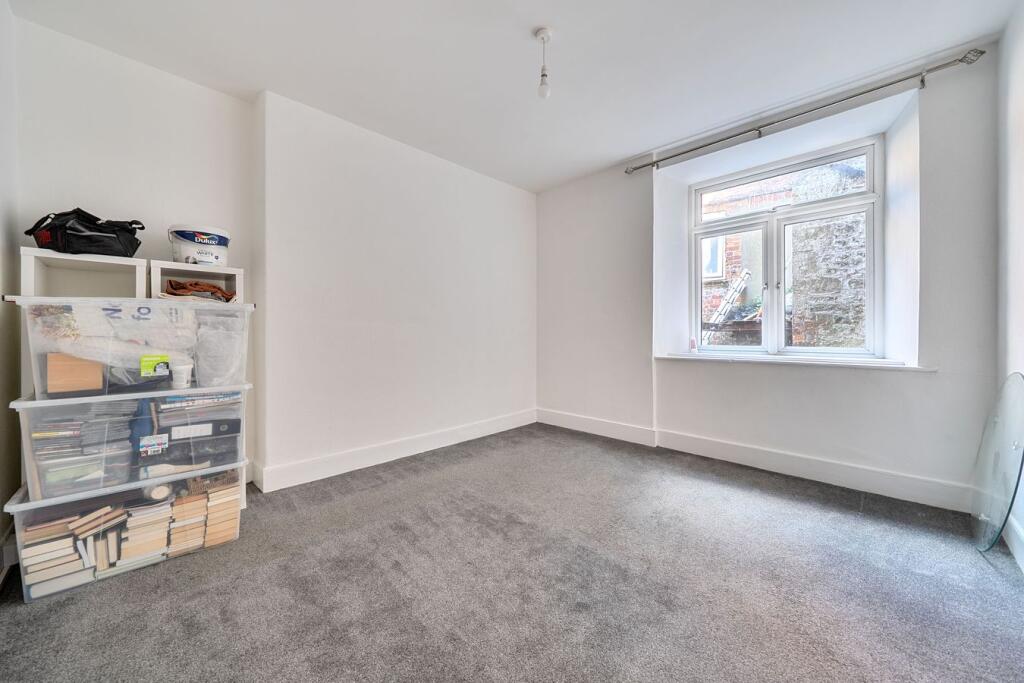 Apartment in Shepton Mallet, Lower Downside - More