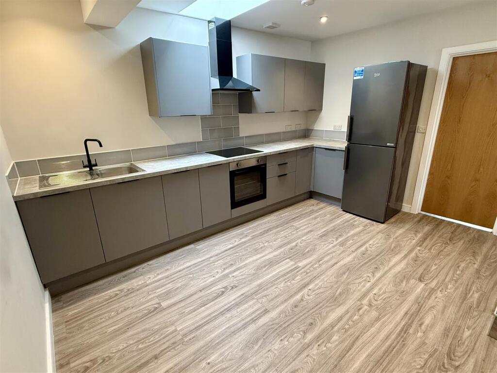 Apartment in Warwick, Cubbington - View 2