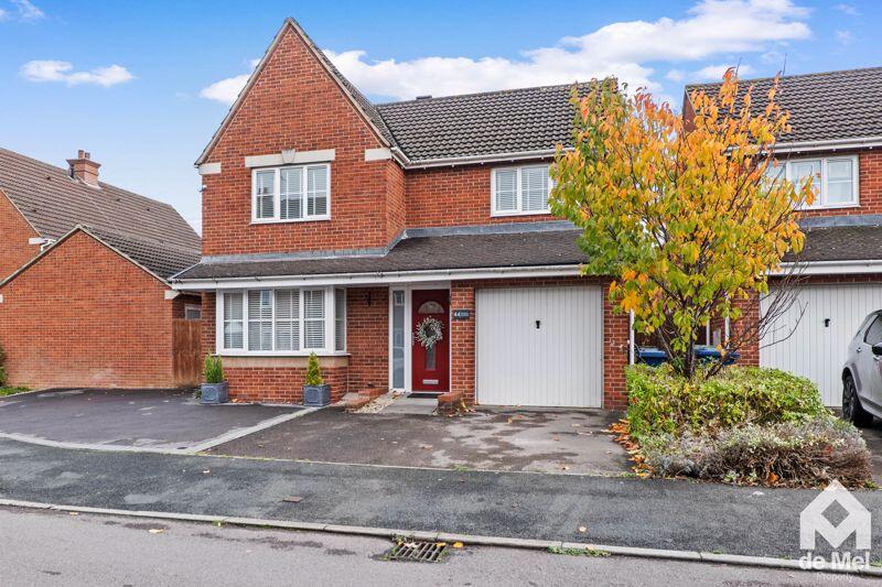 4-bed detached on Hanson Gardens, Bishops Cleeve, Cheltenham, GL52, £490,000