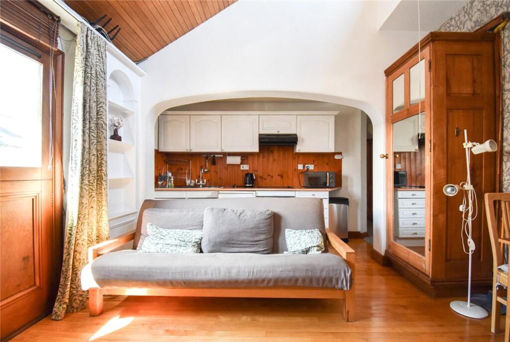 Apartment in Cambridge, Newnham - View 3