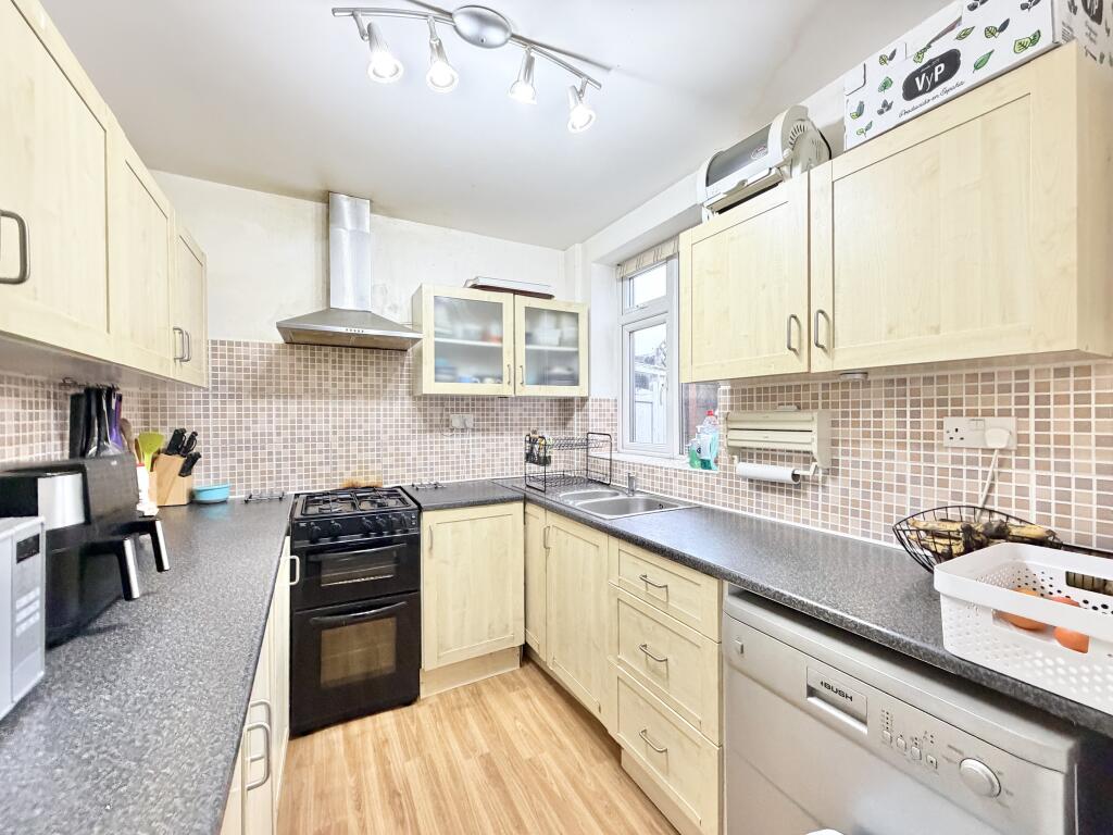 Sefton Crescent, Sale, Trafford photo 3