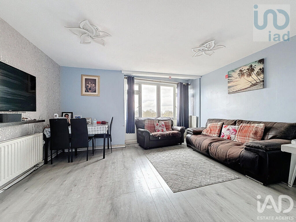 Apartment in Harlow, Hare Street - View 2