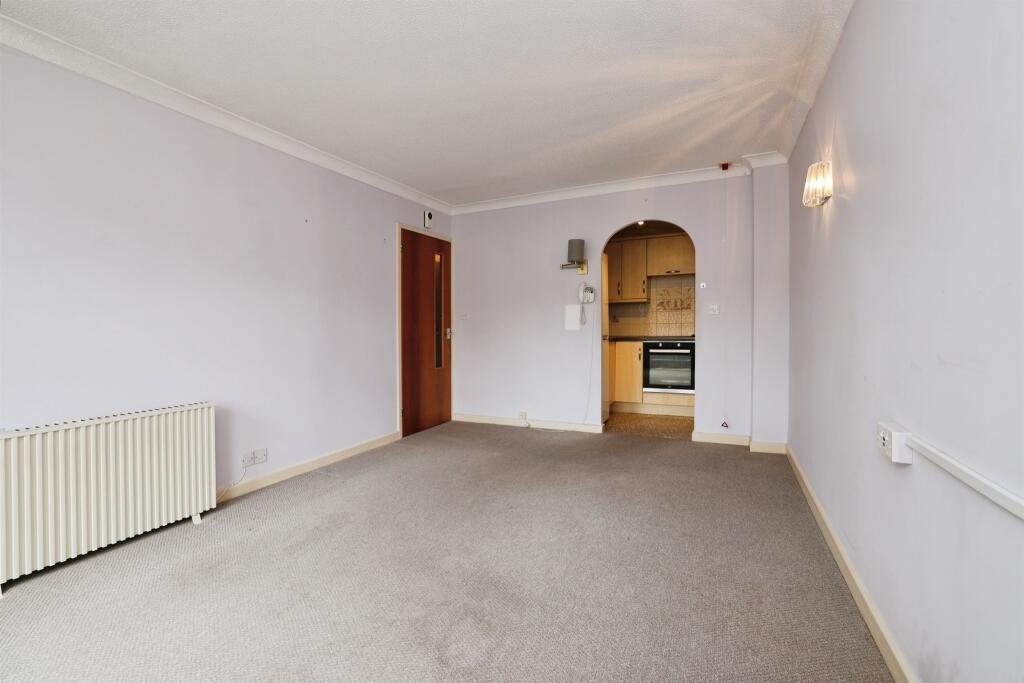 Apartment in Salisbury, Wiltshire - View 5