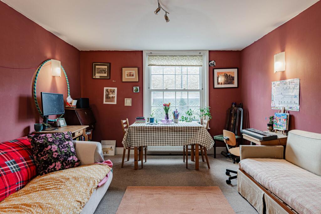 Apartment in Faversham, Preston - View 4