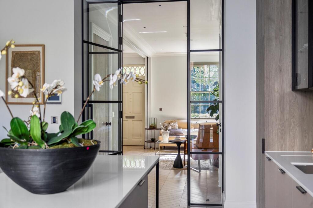 House in Runnymede, Surrey - View 3