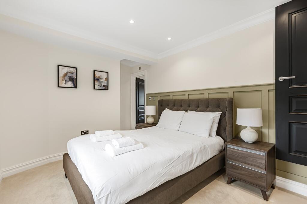Apartment in Richmond, North Sheen - More