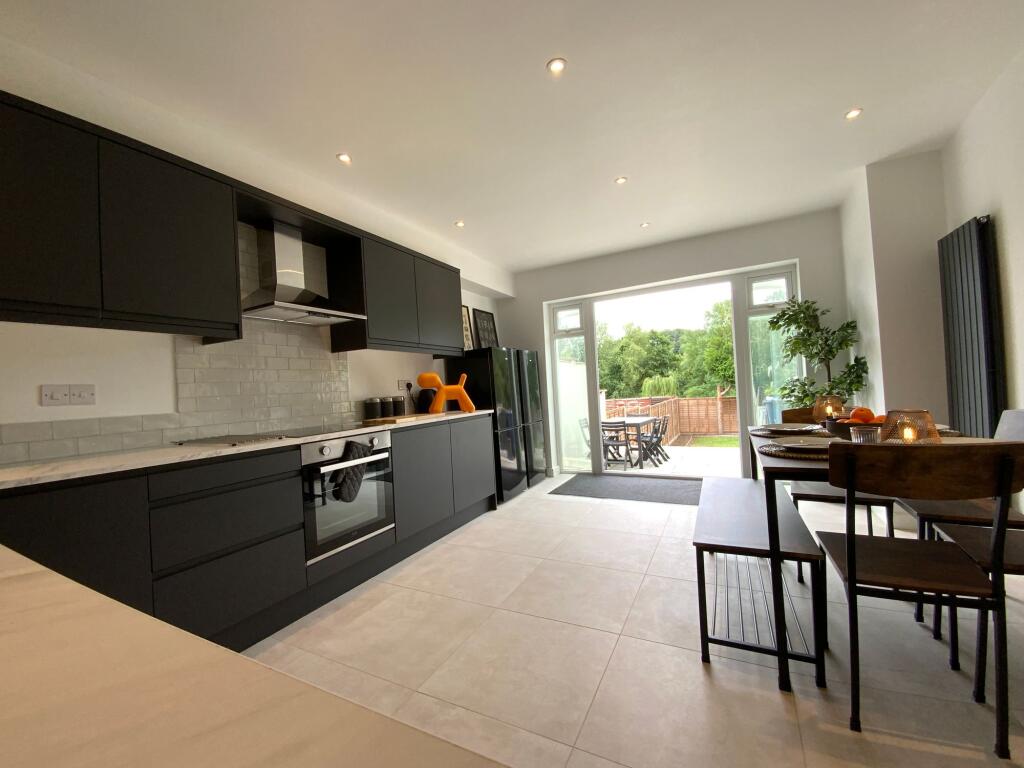 House in High Wycombe, Sands - View 3