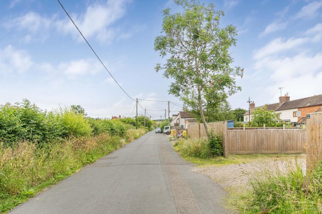 Middle Street, Eastington, Stonehouse photo 3
