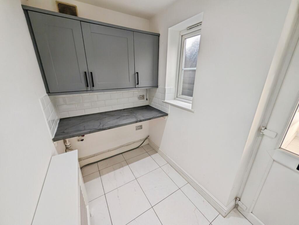 House in Wolverhampton, West Midlands - More