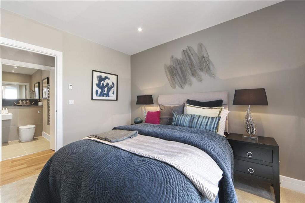 Apartment in London - More