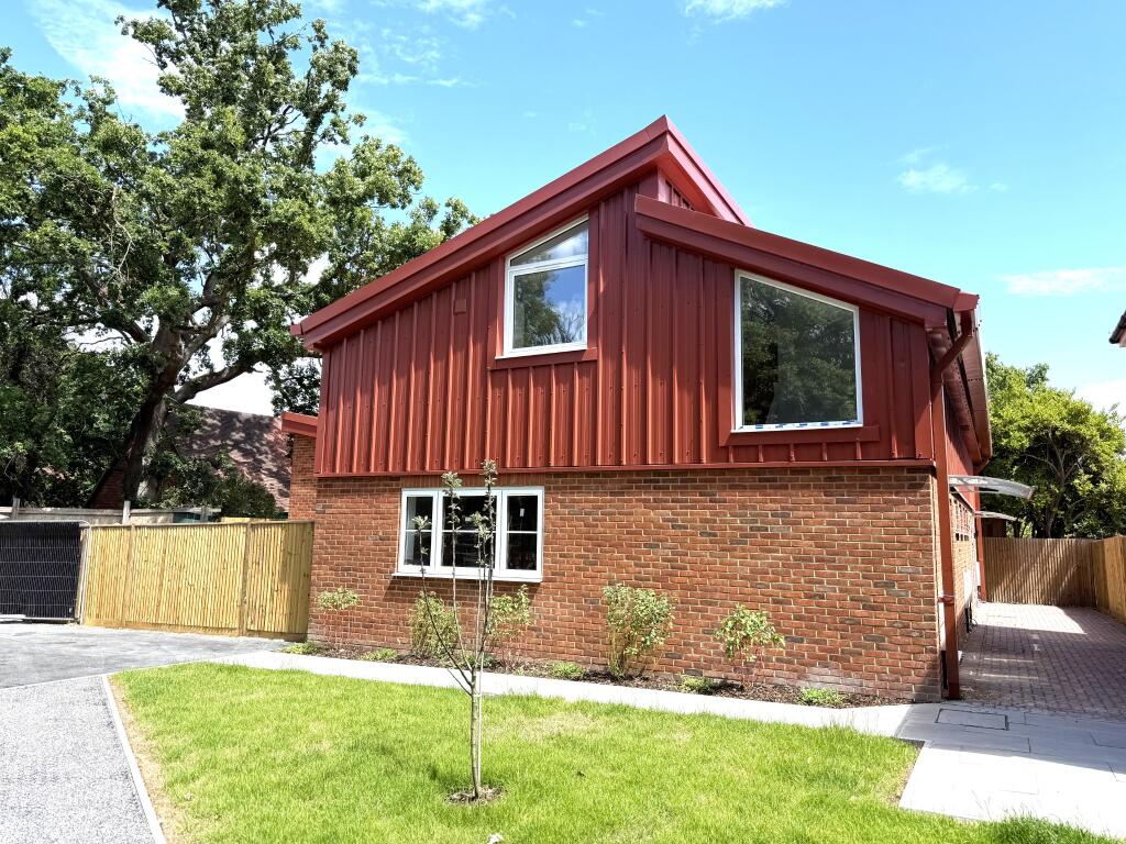 1-bed flat on Woking, £235,000