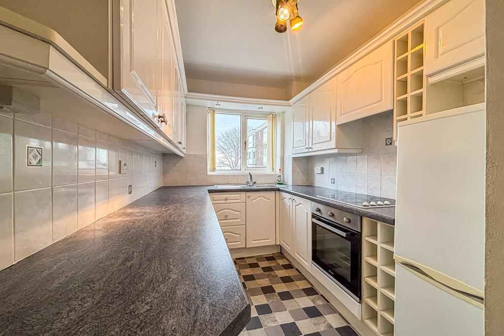 Waters Edge, Shorefield Road, Westcliff-on-Sea photo 5
