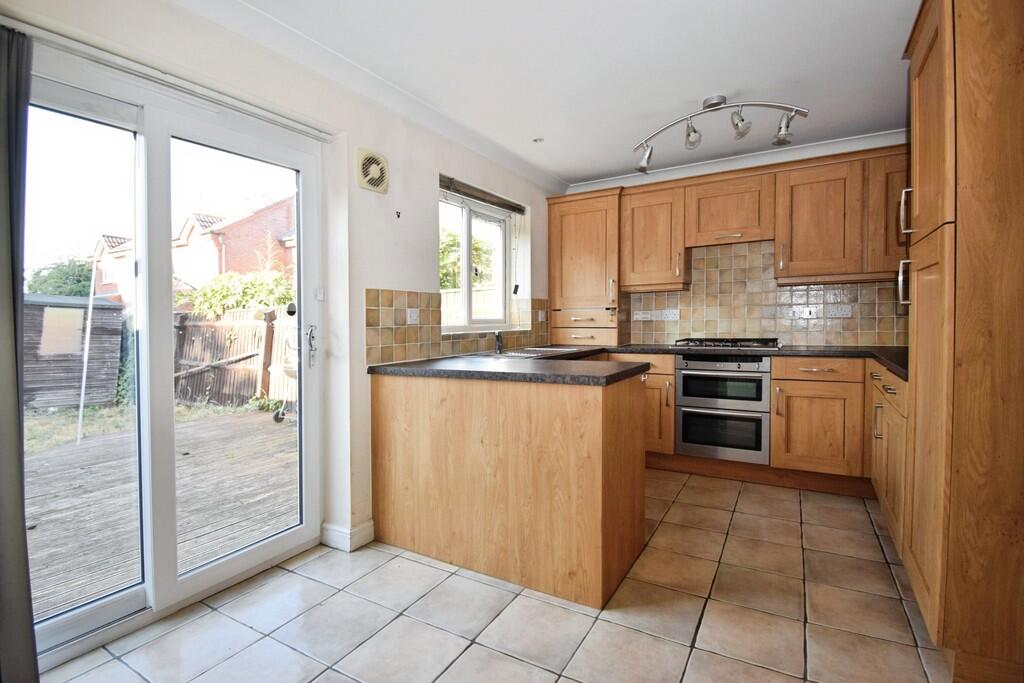 15 Button Drive, Bromsgrove, B61 8RS photo 4