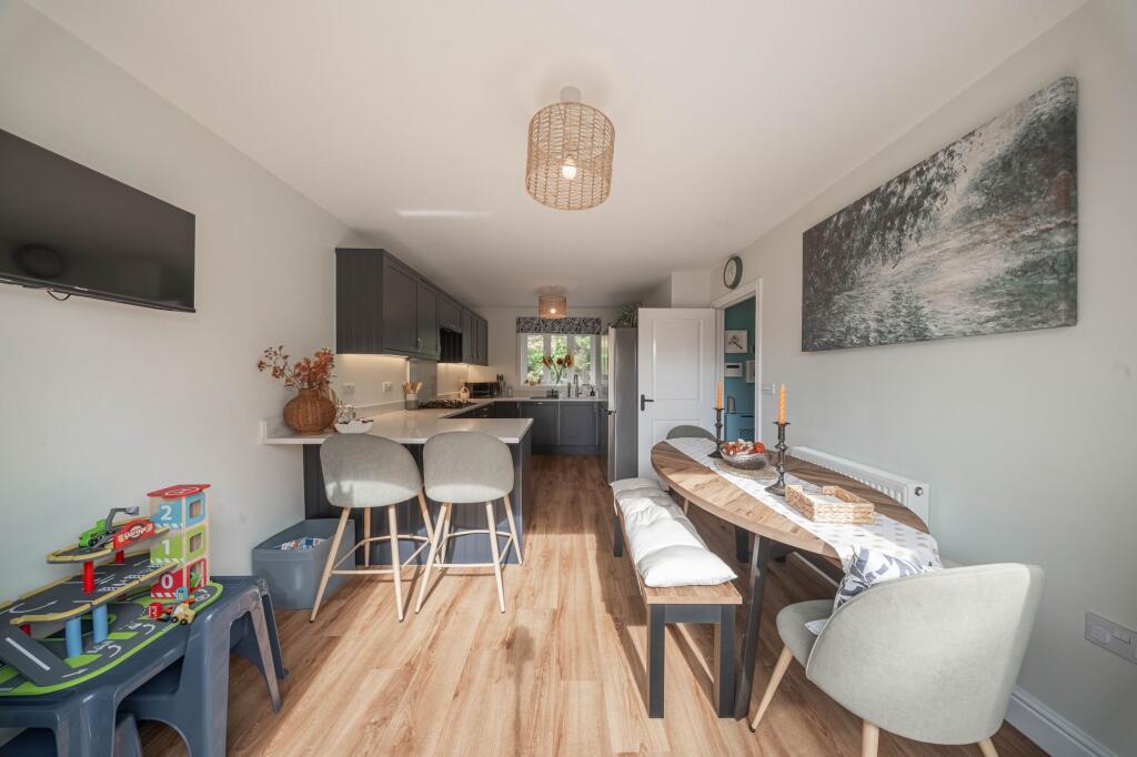 House in Redhill - View 4
