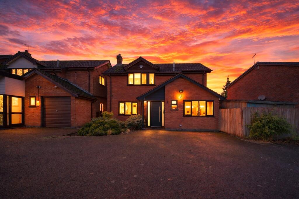 Main image of property: Weddington Road, NUNEATON, Warwickshire, CV10