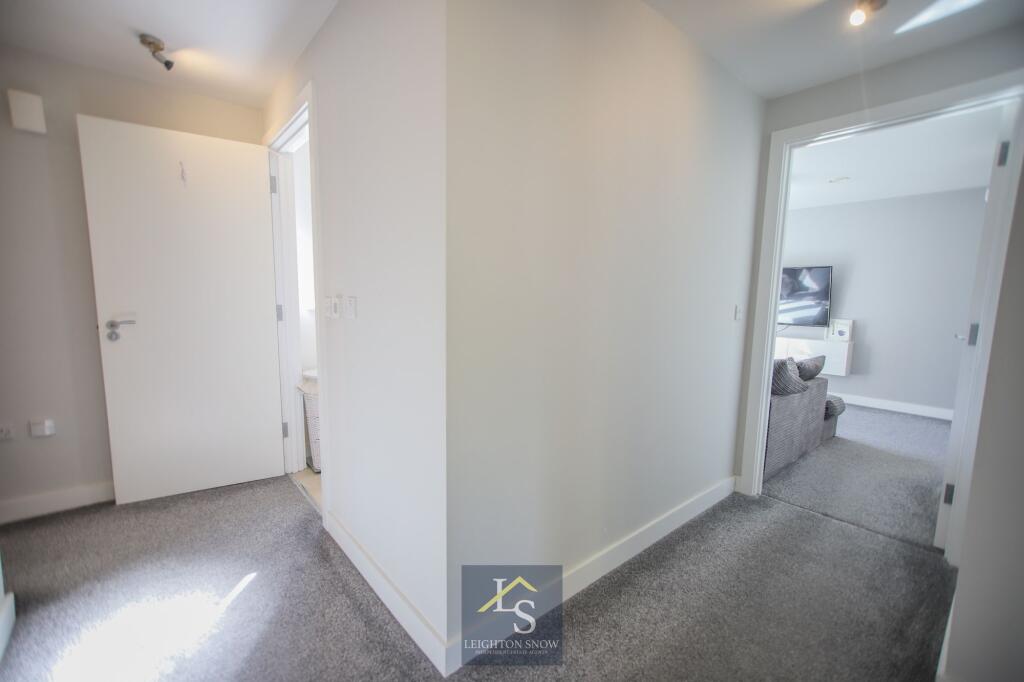 Apartment in Cheadle Hulme, Adswood - View 5