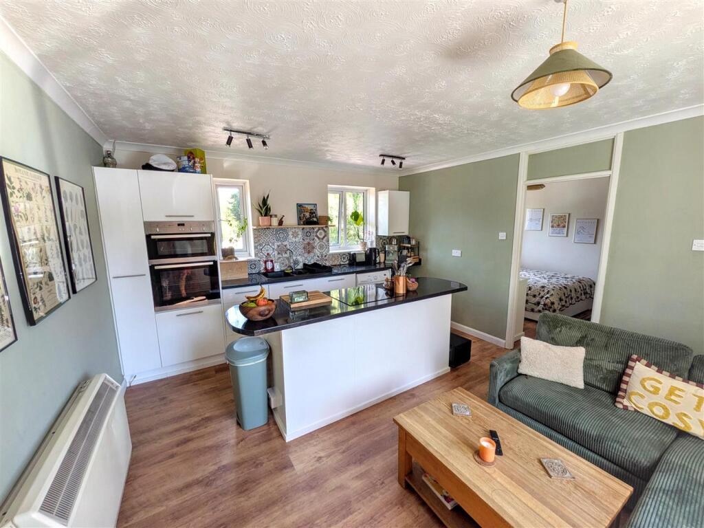 Apartment in Arun, West Barnham - View 3