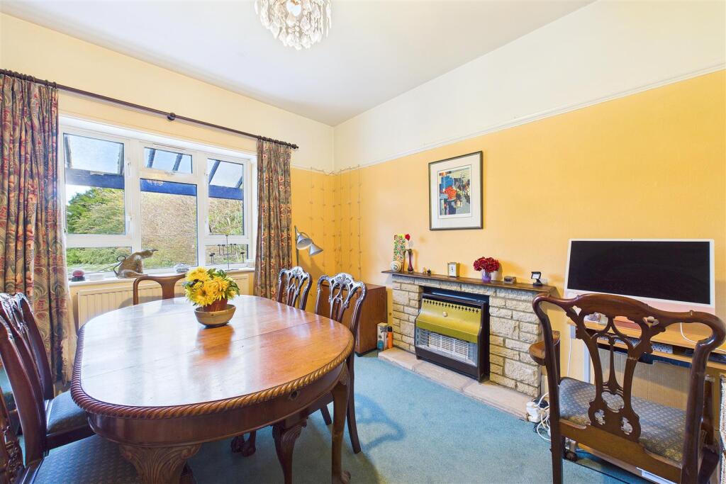 Upper Clevedon – much admired hillside setting photo 5