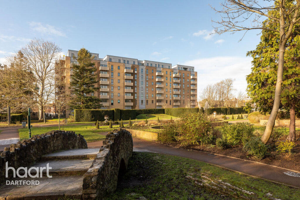 1-bed apartment on Founders Court, Dartford, £266,500