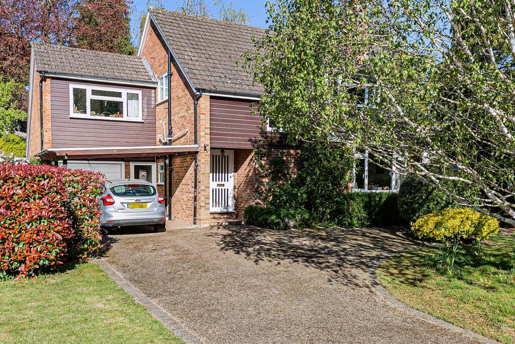 4-bed detached on Valley Close, Hertford, Hertfordshire, SG13, £975,000