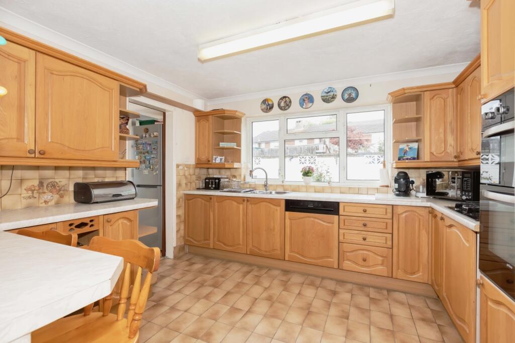Arun Road, Billingshurst, RH14 - View 4